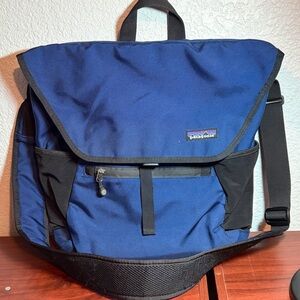 Patagonia vertical mass messenger bag navy blue Y2K
